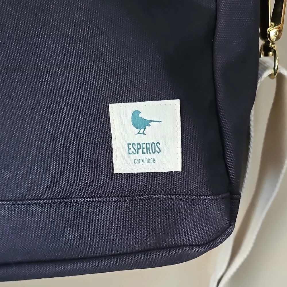 Esperos Stylish Canvas Black and Tan Messenger Bag